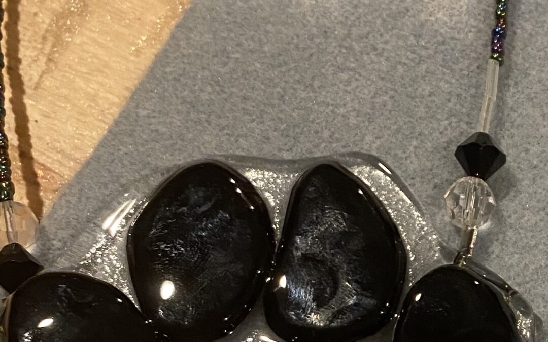 Laura DeNunzio – Paw Print 3×3 Glass 3D Ornament